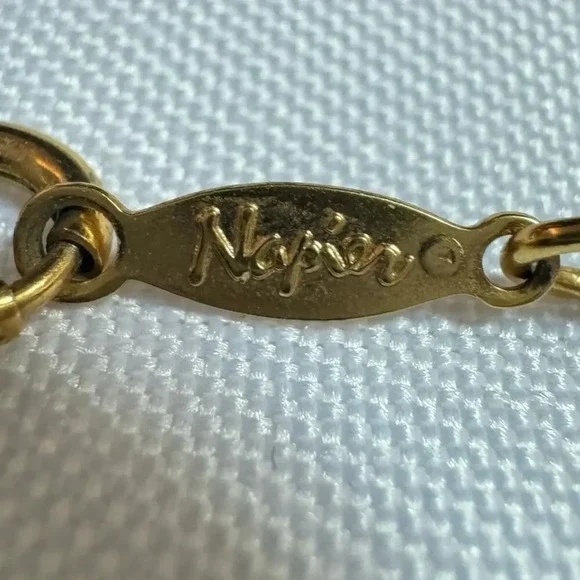 Vintage NAPIER Long Gold Pearl Pendant Necklace, Vintage Preppy Style Jewelry - Picture 4 of 4